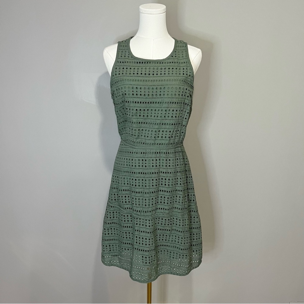*SOLD*GAP Eyelet Fit and Flare Cotton Dress Size 8 - Picture 1 of 9
